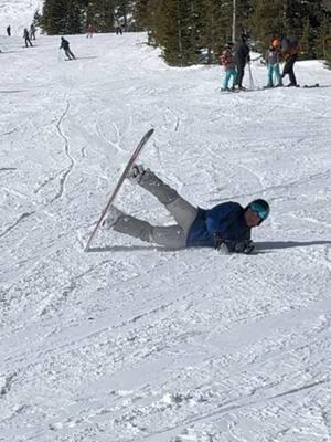 I can’t stop watching, it’s so funny 🤣 #fyp #funny #skiing #snowboarding #husbandwife #colorado #cripplecreek #vailcolorado #denver #denvercolorado #snowboardtiktok #skiingtiktok 