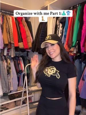 Hi mis amoresss… Organize my parents closet with me !!! 👗👕👠 #godfirst #Vlog #organizewithme #closetrefresh #viral #fyp #parati #closetcleanout #organizingideas #closetorganization #closettour 