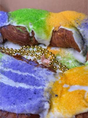 King Cake from @mikosdonuts #MardiGras #KingCake #CarnivalSeason #ContentKrewe #MrWeatherall #Louisiana 