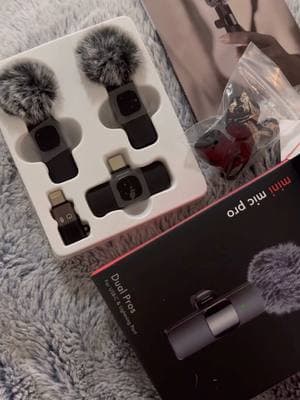 Mini Mic Pro microphone set for content creators! #microphone #minimic #minimicpro #interview #contentcreator #video #iloveit #review #boughtitontiktok #wasntfree #techtok #technology #hack #videohack #videohacks #sound #mic 