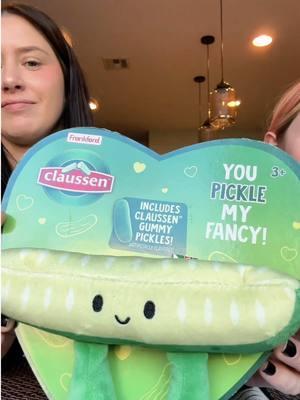 Walked into @target and was way too curious about the pickle gummies to leave them behind 🥒  #southerncaliforniabelle #claussenpickles #pickletok #tastetest #tastetesting #gummies #gummycandy #gummy #pickle #claussenpickles #creatorsearchinsights @Claussen Pickles 