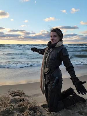 "Lead them to paradise." D U N E A collection of Fremen + Water video clips that i filmed over the past year 🤣 Dune Stillsuit costumes made by me Clips from C2E2, Fan Expo Chicago, Dragon Con, and the Warren Dunes Cosmeetup event.  #dune #dunemovie #dunecosplay #fremen #stillsuit #c2e2 #fanexpochicago #dragoncon #cosmeetupchicago 