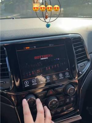 She loves it!! I want one now but my car doesn’t have CarPlay😫😫😫😭 #fypp #viral #foryou #autosky #carplay #onsalenow #onsale #onsalenow️️️🔥🔥🔥🔥 #infotainment #wirelesscarplay #carplayadapter  #caraccessories  