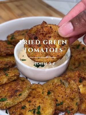 Love me a lil’ fried tomato! 😌 #friedgreentomatoes #food #Foodie #foodtiktok #FoodTok