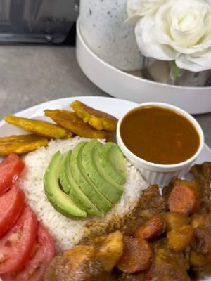 Dinner for my man 💌 Pollo guisado 🇩🇴 #cookwithnidi #EasyRecipes #DinnerIdeas 