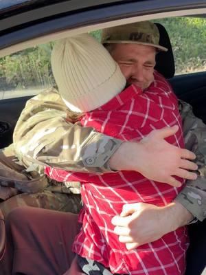 Soldier keeps his promise and returns home to surprise homeless brother 🥹 ##blessings #kindness #soldier #brother #family