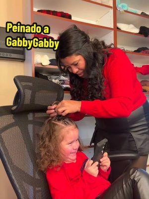 @Chris Hudson #peinando a #bbygabby😇 #bbyemma😇 #hudsonfamily👨‍👩‍👧‍👧  #saritaychris👩🏻‍🤝‍👨🏼 #hudsonfamily👨🏻‍🦰👩🏻👶🏻 #lapatroncita😇 #sarahudson51 #Mushashon👨🏻‍🦰