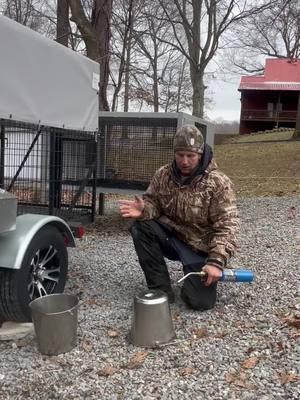 Tip on giving dogs fresh water when everything freezes up#walnutcreekkennels #runtocatchbeagles #rabbitdogs #dogkennel #dogcare #freezingweather 