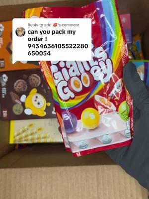 Replying to @adri 💋 go grab this 100 dollar large snack box containing 20 items! Linked in video! #mustwatch #foryou #blowthisup #trendingvideo #foryoupage❤️❤️ #fyp #snacks #trending #foodies #ordernow #shopvideocarnival #packingorders #tiktokfood #dessert #Recipe 