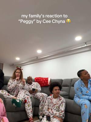 rewatching it looking at each person individually makes it 10x funnier 😭 #ceechyna #peggy #reaction 