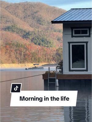 nothing better than waking up on the water. 🤍 #slowliving #floatinghouse #floatinghome #rurallife #lakelife #naturelover #naturelovers 