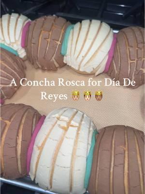 Una Concha Rosca  #mexican #kingsday #diadereyes #fyp #roscadereyes #concha #pandulce #sweetbread #viralvideo #mexicantiktok #concharosca #parat #homemade 