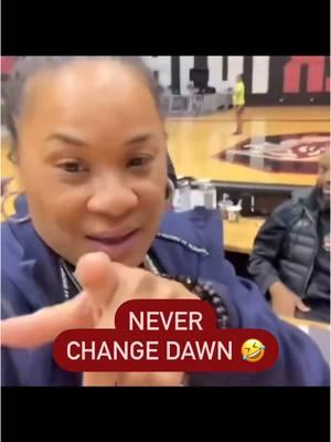 Dawn Staley vibing to the LiAngelo Ball’s new song “Tweaker” 😂 #dawnstaley #liangeloball 