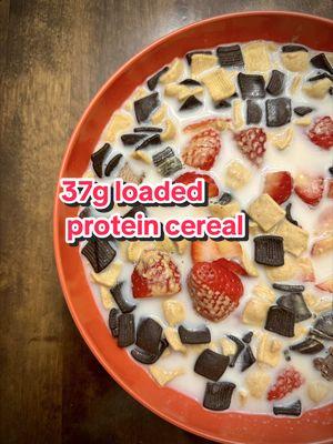 Loaded protein cereal may be on the weekly rotation now. So dang good! Thanks @shayclick for another awesome #protein #Recipe !! #macro #macros #macrofriendly #macrofriendlyrecipe #highprotein #EasyRecipe #almondmilk #cereal #pb2 #peanutbutter #chocolate #pbchocolate #strawberry #banana #dinner #cereal #proteintok