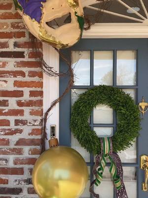 It’s Carnival time, y’all! 🎭✨ My porch is decked out with bold masks, lush wreaths, and ribbon accents that capture the spirit of Mardi Gras. Let’s celebrate in style! 💜💚💛 #MardiGrasDecor #PorchGoals #CarnivalSeason #LouisianaStyle #FestiveFrontPorch #mrsevansplace  #MardiGras #PorchDecor #HomeStyle #FestiveSeason #TimelessDecor #GrandmillennialStyle #BoxwoodWreath #CarnivalVibes