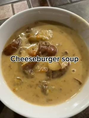 #onthisday #cheeseburgersoup #soup #soupseason #yum #recipes #easy #easymeal #supper #supperideas #EasyRecipe 