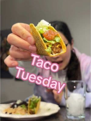 Do you really like the chunk of sour cream on top!?🌮 #taco #tacotuesday #taconight #dinner #fyp #DinnerIdeas 