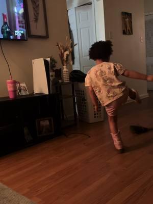 give the new line dance credits to my girl @BOOZEY  #fyp #dancing #toddlerdance #foryou #trending #funnyvideo 