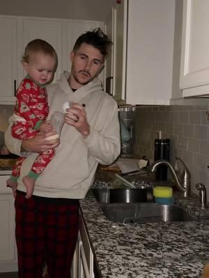 That bottle throw was personal #dad #baby #morning #CleanTok #Vlog 