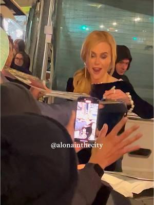 It’s 28F (-5 C) outside, so Nicole really loves her fans 😄🥰 #nicolekidman #nicolekidmanedit #nicolekidmanfans #nicolekidmanfan #lefthanded #freezing #freezingcold #couturedress #hautecouture #redcarpet #thenationalboardofreviewgala #funnycelebrities #celebrity #celebstyle #celebrityvideo #babygirl #babygirlmovie #nycblogger #viral