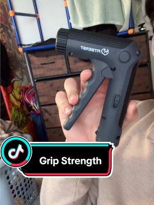 This one feels a whole lot better too for the forearms and grip strengthening #gripstrength #gripstrengthener #forearms 