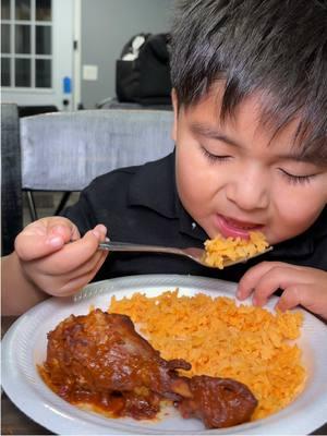 #mukbang #mukbangfoodasmr #mukbangeatingshow #mole #moleconarroz #mexicanrice #comidamexicana #mexicanfood #foodies #preschoolersbelike #niñosdetiktok #comidatiktok #molerojo #foryou #fyp #paratii #eatingshow #asmr #foodasmr 