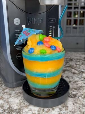 Skittles Lemonade Boozy Slushie!🔥🍹 #skittles #lemonade #cocktail #slushie #ninjaslushie #candy #slushy #drink #fyp 