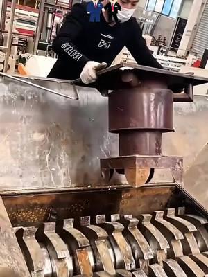 #asmr #shredder #machine #StressRelief #recycle #scienceexperiments #carrecycling #oddlysatisfying #oddlysatisfying #satisfyingvideos 