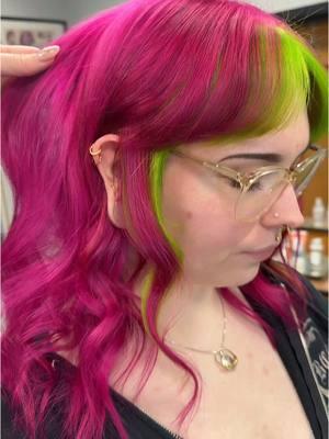 Cosmo & Wanda vibessss💖💚✨ @randco #randcolor #randco #randcopro #halftruth #rainbowhair #pinkhair #greenhair 