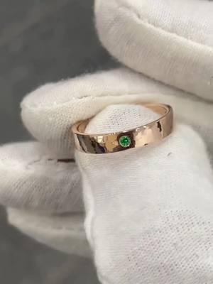 Do you want one?#jewelry #marry #marryme #moissanite #diamond #custom #gemstone #engagement #engagementring #handcraftedjewelry #handmadejewelry #customring #ring 