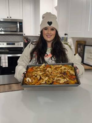 20-minute dinner hack = Sheet Pan Fajitas! 🌮🔥 One pan, bold flavors, and zero stress. 🙌 Pair it with Spanish-style cauliflower rice and black beans for a quick, healthy meal everyone will love. 🥑✨ Full tutorial on the blog! #SheetPanFajitas #DinnerIn20Minutes #QuickMeals #HealthyDinnerIdeas #FoodieLife #WeeknightDinners