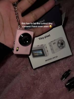 like you’re telling me this little thing can take pics and videos🥹 AND ITS A KEYCHAIN! #pixelcamera #digitalcamera #fypシ゚viral #foryoupage #TikTokShop 