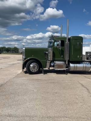 Late night archives leavin largecar shootout #fyp #359 #peterbilt #largecar #diesel 