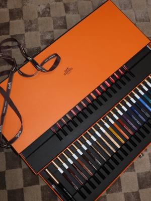 No words needed❤️‍🔥🍊 #hermes #hermeslipliner #hermesbeauty #fypシ #viralvideo #lipliner #eyepencil #lipliners 