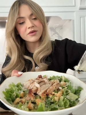 My FAVORITE skinny Caesar salad (w/ a side of garlic peel in my hair hehe) #skinnycaesar #caesarsalad #EasyRecipe #caesar #salad #EasyRecipe #easylunch 