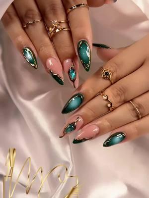 #mcnailskc  #nails #beauty #naildesigns #nails #stiletto #stilettonails #nails #greennails #conchanacarnails #aurora  #gold #loyal #loyalty #cliente #client #nailsartvideos #designs 