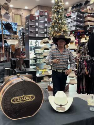 Uno de los Sombreros más finos que existe lla disponible para envio inmediato ##salinascharreria##cuadra##casinada##cuadra##jentederancho##tiktokshopping##sombreropanter##sombrerofino