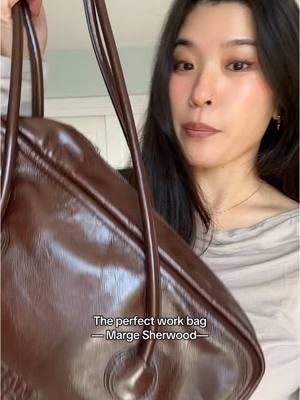 My new everyday bag with the perfect shoulder strap length 🥹 #margesherwood #handbag #shoulderbag #koreanbag #workbag #leatherbag 