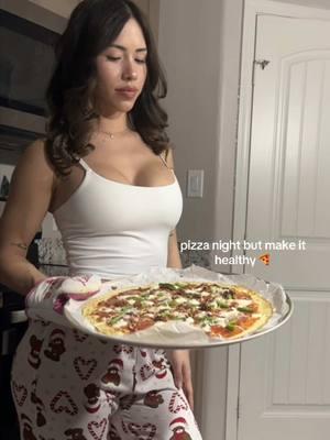 before i take down all my christmas decor let me post this draft lol ❤️🍕 #cottagecheesepizza #proteinmeals #cooking 