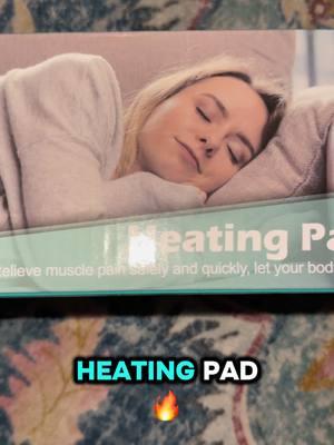 I love a good heating pad! Especially during that time of the month. Helps soothe my back pain #heatingpad #heat #electricheatingpad #heattherapy #soremuscles #susrizzle #cramps 