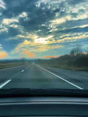 🥀meeting the right person at the wrong time kinda vibe! #fypシ #❤️🧡💛💚💙💜 #sunsetdrives #inthefeels #mountainlife #vibewithme #hondagang #nelboosha 