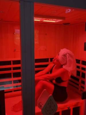 Spend a day with me @sweathouz   #sauna #contrasttherapy #vitaminCshower #sauna #therapy #therapysession #coldsplunge #SelfCare #dysonbar #sweathouz #spendadaywithme #relaxation