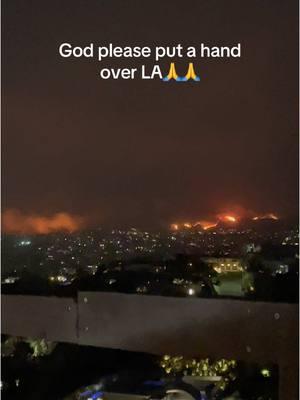 took this video from hollywood hills - ik this is different from what i normally post, but i can’t sit back and watch homes and schools of my loved ones being burned down. billie posted a link to a go fund me page to help out those effected. anything helps. thank you. #losangeles #fire #pali #la #palisade #fyp #foryoupage #foryou 