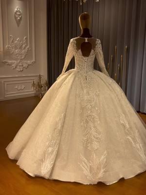 For girls who want to dance but also want a royal train for  church wedding ceremony.please check this wedding dress design with detachable skirt#amandanovias #weddingdress #weddinggown #vestidodenovia #bodasmexico #brides 