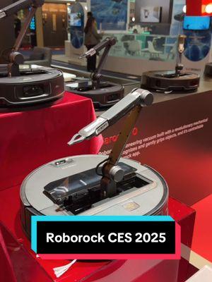 robot aspirapolvere assurdo non è da solo.  Roborock ha presentato al #CES2025 ben tre robot aspirapolvere con tecnologie innovative e per buona parte meccaniche, stanno quasi diventando dei transformers 😅 Saros 10, Saros 10R e Saros Z70 che racchiude un po’ tutte le peculiarità di questo nuovo lancio oltre a qualcosa di estremamente caratteristico, un braccio robotico per spostare o sistemare gli ostacoli. Belli no!?  . #roborock #saros10 #saros10r #sarosz70 #robot #robotaspirapolvere #tuttotech #techiteasy #smart #pulizie #vacuumcleaner #techiteasy 