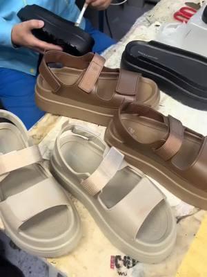 #B2B #slidesandals #madeinchina #chinesefootswearmanufacturer #SlipperFactory #SlipperFactory #shoes #Manufacturing #Footwear #slidesandalsforwomen #factorylife #indoorslippers #evaboots 