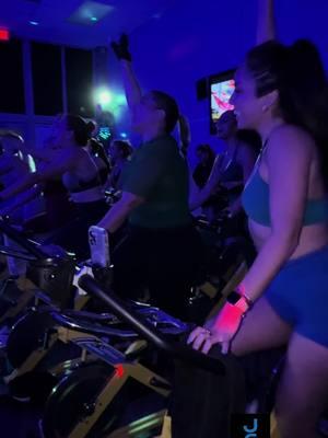 MIAMI !!! ÚNETE A NUESTRAS CLASES ENVÍAME MENSAJE DIRECTO PARA MÁS INFO!! #cycling #spinning #indoorcycling #cardio #cardioworkout #burncalories #quemacalorias #westmiami #doralflorida #sweetwaterflorida #westchesterfl #repartocubano🇨🇺 