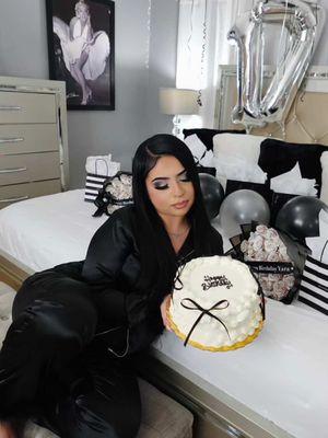 Birthday was in December just now posting my birthday content loves, but I had such a goodd birthday #foryoupage #birthday #17thbirthday #birthdaysurprise #birthdaydecor #birthdayideas #birthdaygifts #birthdaycake #dreamroom 