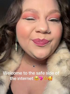 Hii, thank YOUU for being here 🥹💖🥰. As always, make sure to follow me on 👁️G, I’m a bit more active there and I actually use stories there ☠️🤦🏻‍♀️ #welcome #plussizecommunity #plussizelife #introduction #plussizetiktok #plussizelifestyle 