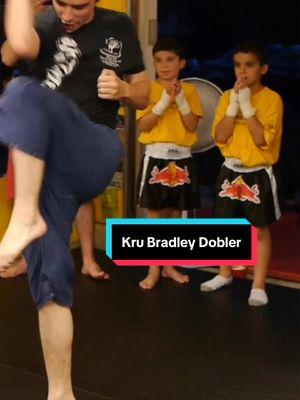 Kru Bradley Dobler @Double Dose Muay Thai 🥊 brings the old-school power with a Muay Boran spinning kick! 🥋🔥  Watch this epic technique blending tradition and precision.  Ready to level up your striking game? #MuayBoran #MuayThai #ddmt #SpinningKick #MartialArts #CombatSports #StrikingTechnique #FightIQ #TraditionalMartialArts #MartialArtsTraining #tagmuaythai #TikTokMartialArts #TrainSmart #LearnToFight #Kickboxing